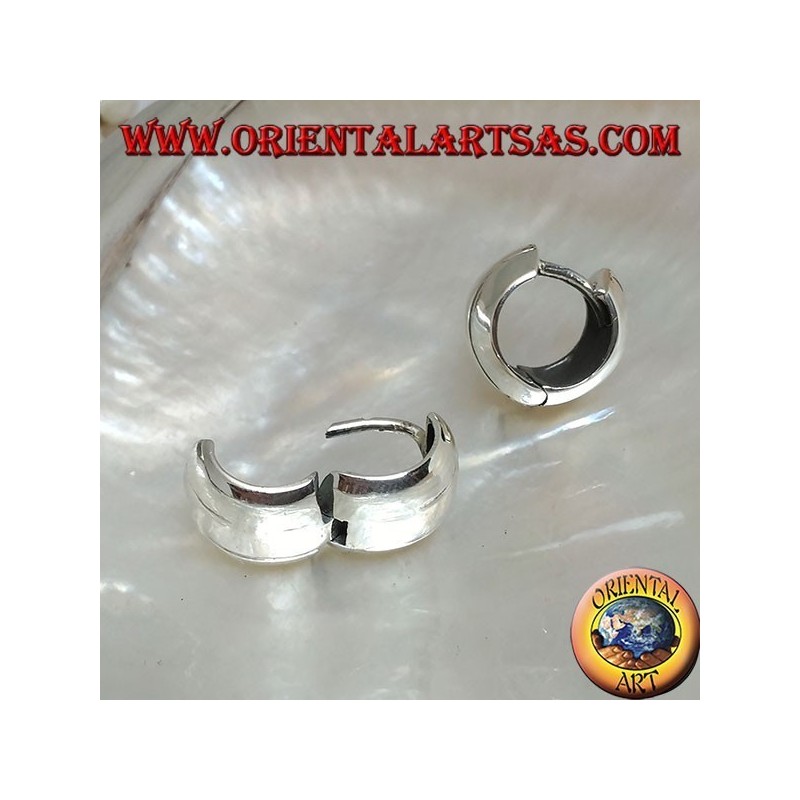 Boucle d'oreille ronde simple en argent avec deux lignes et fermeture à pression 10 x 14 mm
