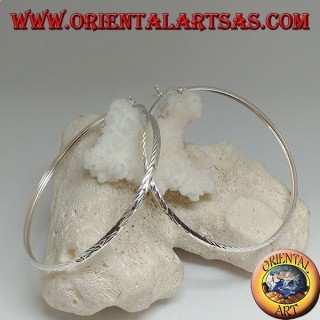 Einfache Crushed Diamond Creolen aus Silber mit 65 mm Hebelverschluss