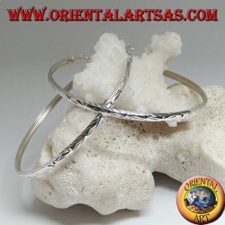 Einfache Crushed Diamond Creolen aus Silber mit 65 mm Hebelverschluss