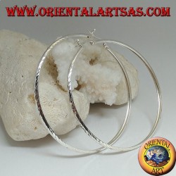 Einfache Crushed Diamond Creolen aus Silber mit 65 mm Hebelverschluss