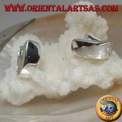 Einfacher und gespannter silberner Creolenohrring mit 14 x 12 x 6 mm Druckknopfverschluss