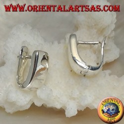 Einfacher und gespannter silberner Creolenohrring mit 14 x 12 x 6 mm Druckknopfverschluss