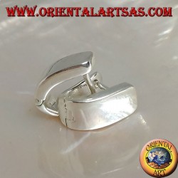 Pendiente simple de aro plateado y estirado con cierre a presión de 14 x 12 x 6 mm