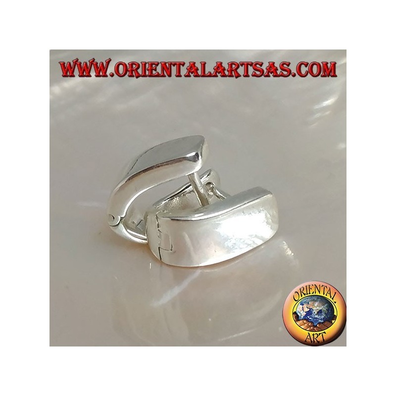 Einfacher und gespannter silberner Creolenohrring mit 14 x 12 x 6 mm Druckknopfverschluss