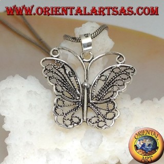 Colgante de plata en forma de mariposa con alas y antenas decorativas caladas