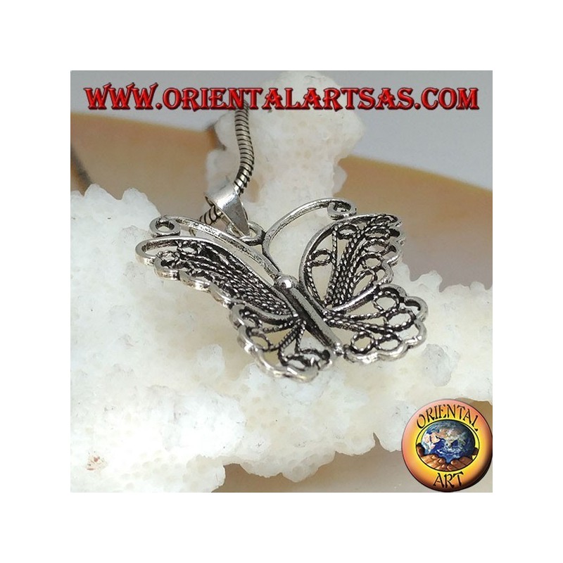 Pendentif en argent en forme de papillon avec ailes et antennes décoratives ajourées