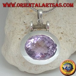 Colgante de plata con una espléndida amatista natural facetada ovalada grande en una configuración horizontal lisa
