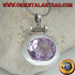 Colgante de plata con una espléndida amatista natural facetada ovalada grande en una configuración horizontal lisa