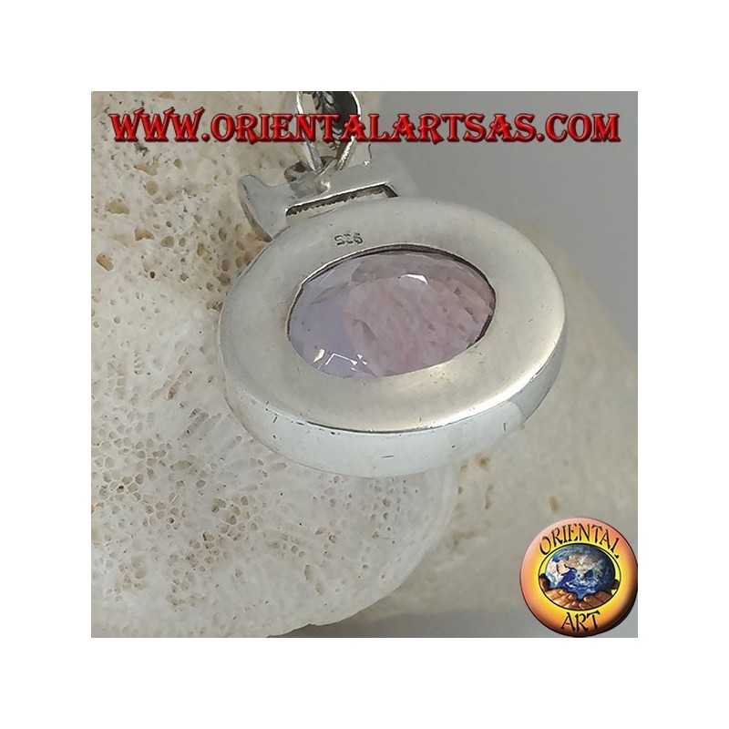 Colgante de plata con una espléndida amatista natural facetada ovalada grande en una configuración horizontal lisa