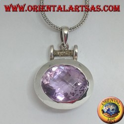 Colgante de plata con una espléndida amatista natural facetada ovalada grande en una configuración horizontal lisa