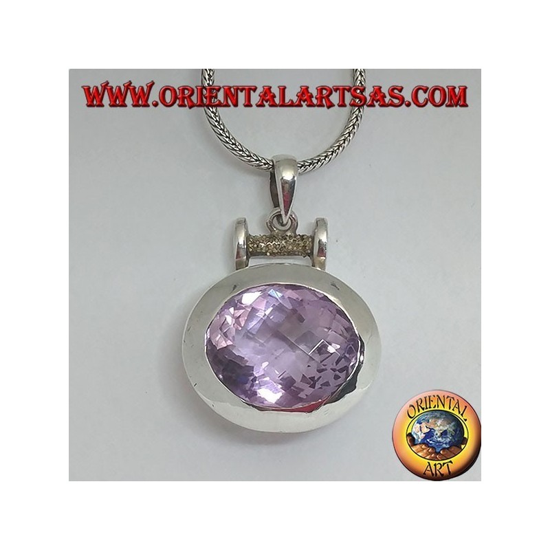 Colgante de plata con una espléndida amatista natural facetada ovalada grande en una configuración horizontal lisa