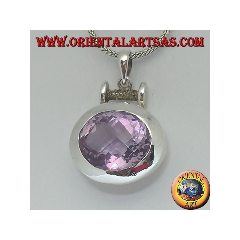 Colgante de plata con una espléndida amatista natural facetada ovalada grande en una configuración horizontal lisa
