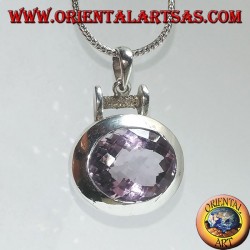 Colgante de plata con una espléndida amatista natural facetada ovalada grande en una configuración horizontal lisa