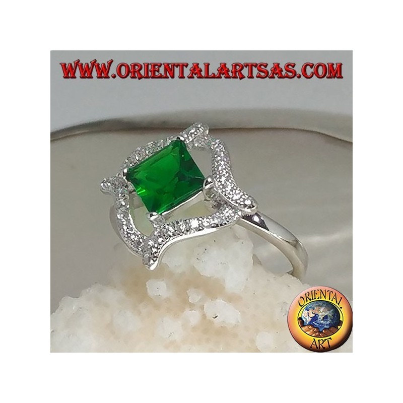 Anillo de plata con esmeralda sintética cuadrada rómbica y r4 líneas onduladas de circonita cúbica alrededor