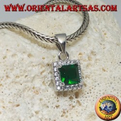Colgante de plata con esmeralda cuadrada sintética rodeada de circonitas