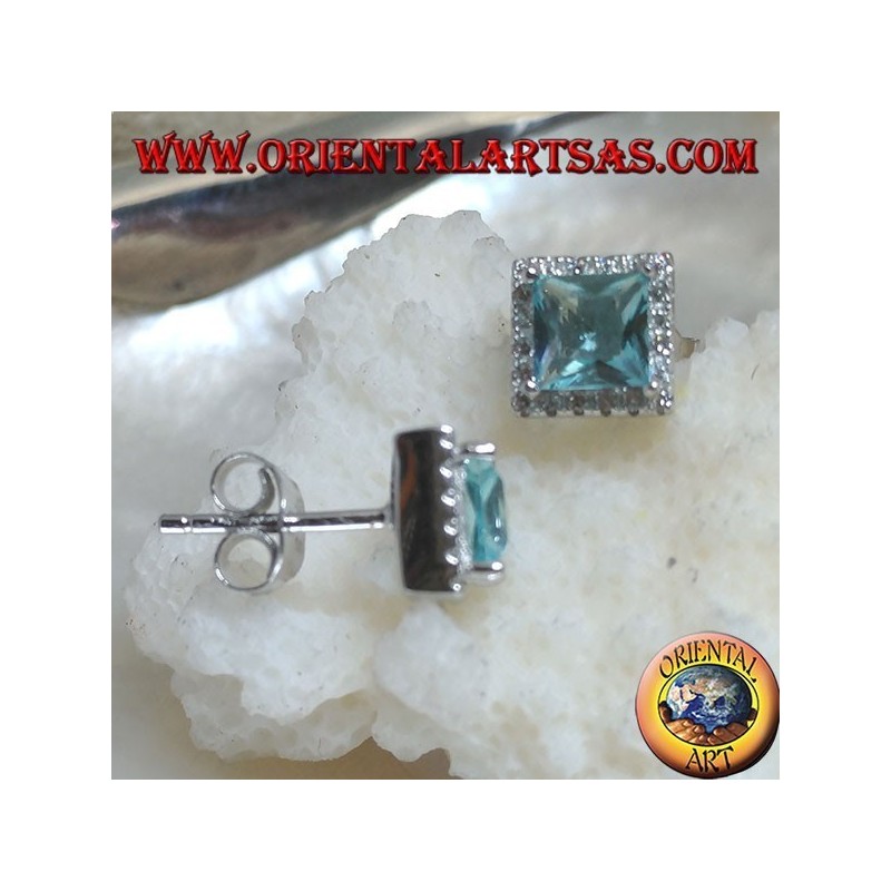 Orecchini in argento con topazio azzurro naturale incastonato quadrato contornato da zirconi