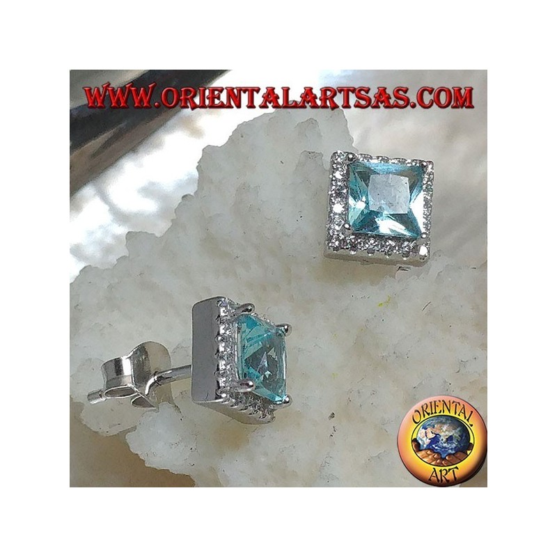 Orecchini in argento con topazio azzurro naturale incastonato quadrato contornato da zirconi