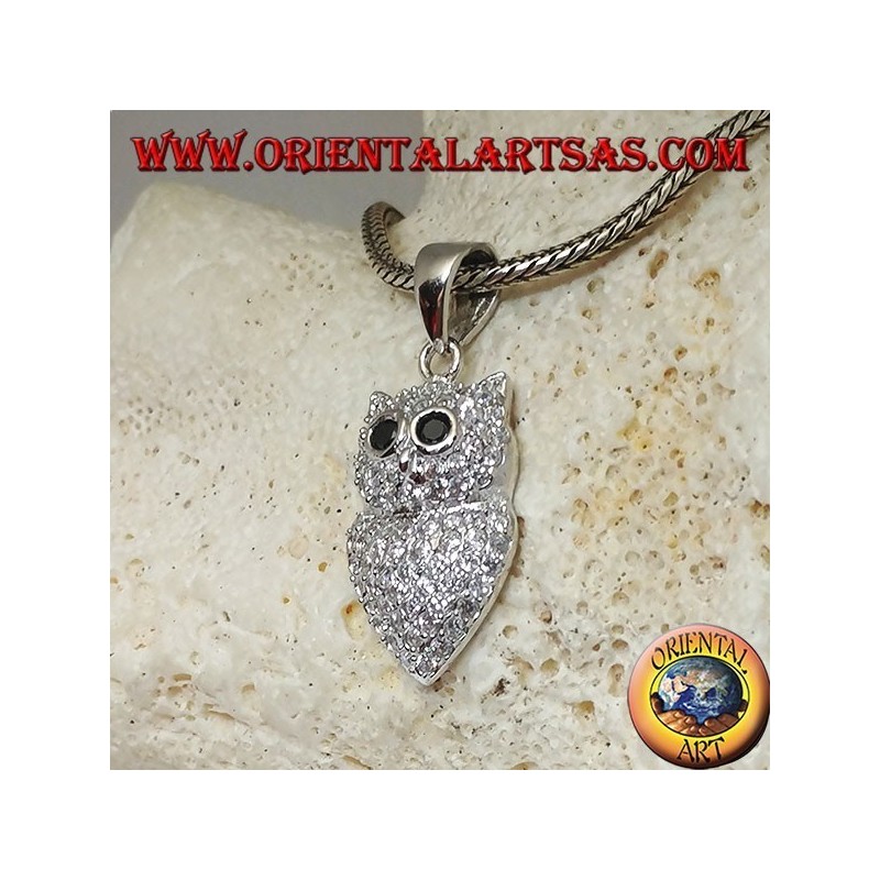 Colgante de plata con forma de búho tachonado de circonitas blancas y ojos de circonita negra.