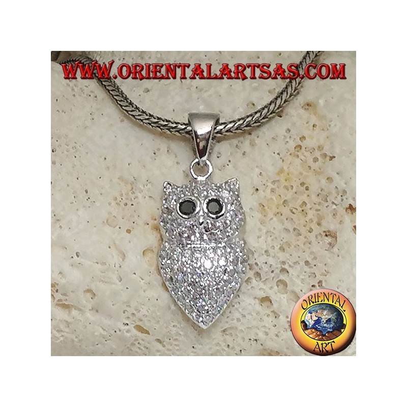 Pendentif en argent en forme de hibou parsemé de zircons blancs et d'yeux en zircon noir
