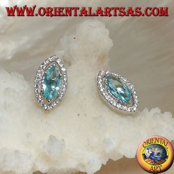 Pendientes de plata con forma de lóbulo con un conjunto de topacios azules naturales rodeados de circonitas