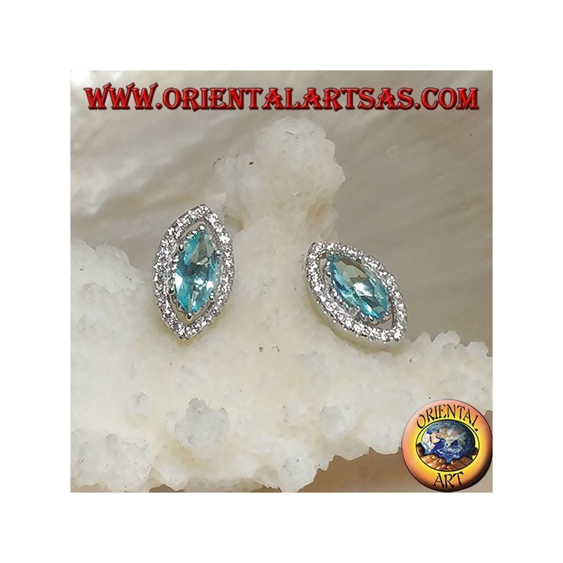 Orecchini in argento a navetta da lobo con topazio azzurro naturale incastonato contornato da zirconi