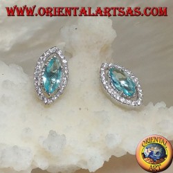 Boucles d'oreilles Lobe Shuttle en argent avec topaze bleue naturelle entourées de zircons