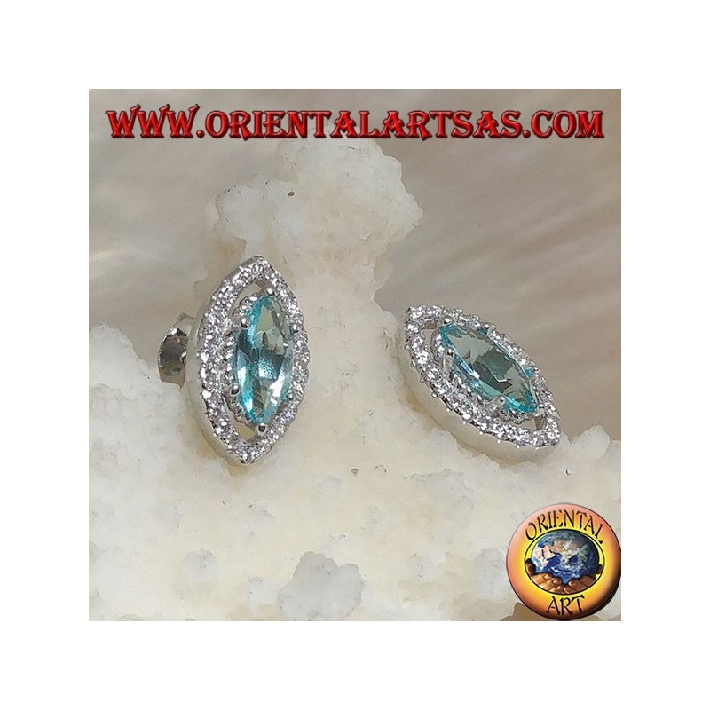 Orecchini in argento a navetta da lobo con topazio azzurro naturale incastonato contornato da zirconi