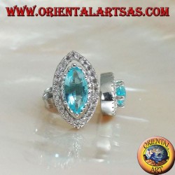 Boucles d'oreilles Lobe Shuttle en argent avec topaze bleue naturelle entourées de zircons