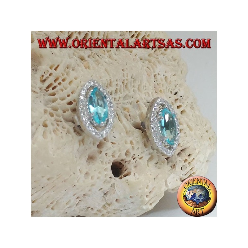 Orecchini in argento a navetta da lobo con topazio azzurro naturale incastonato contornato da zirconi