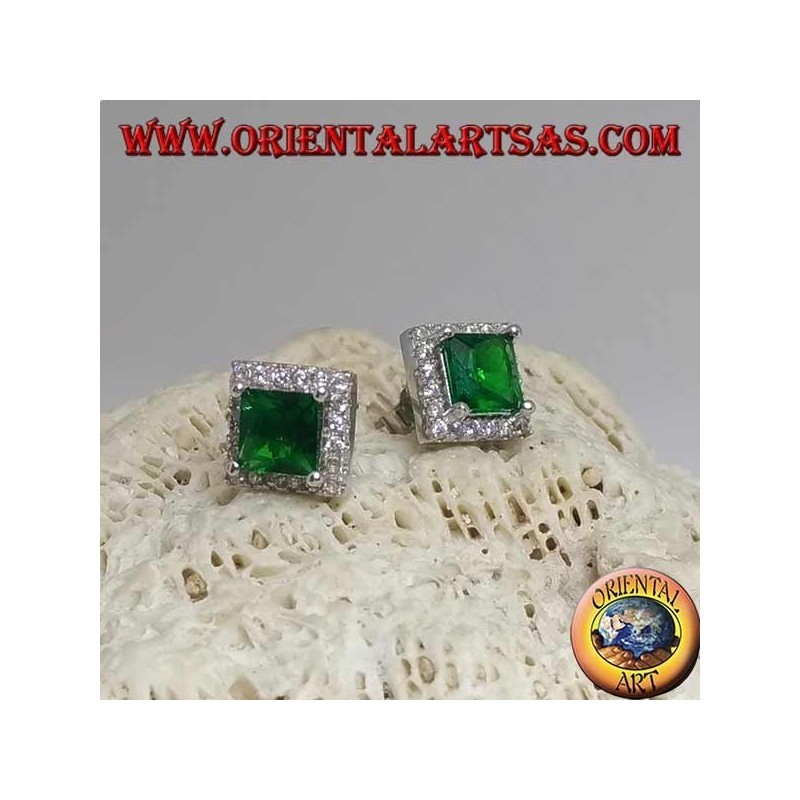 Orecchini in argento con smeraldo sintetico quadrato contornato da zirconi