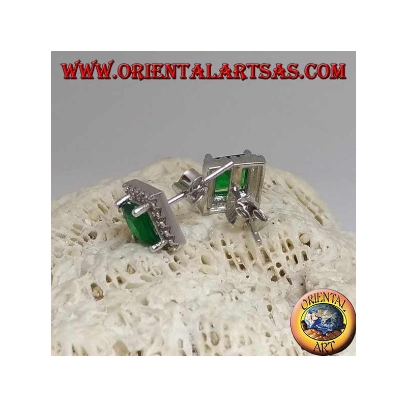 Orecchini in argento con smeraldo sintetico quadrato contornato da zirconi