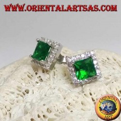Boucles d'oreilles en argent avec émeraude synthétique carrée entourées de zircons