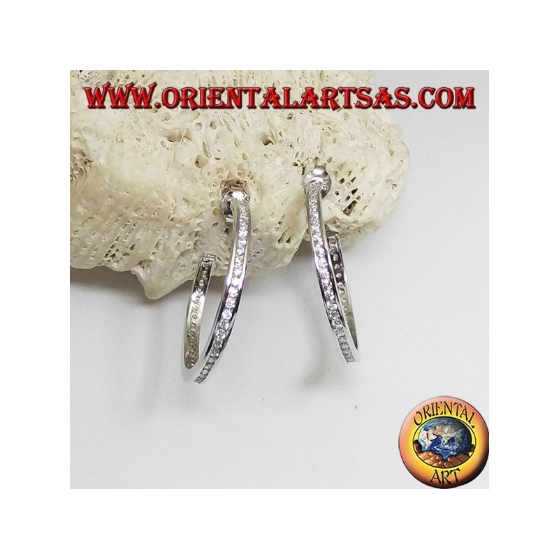 Boucles d'oreilles en argent cercle simple carré avec une rangée de zircons blancs centraux de 30 mm