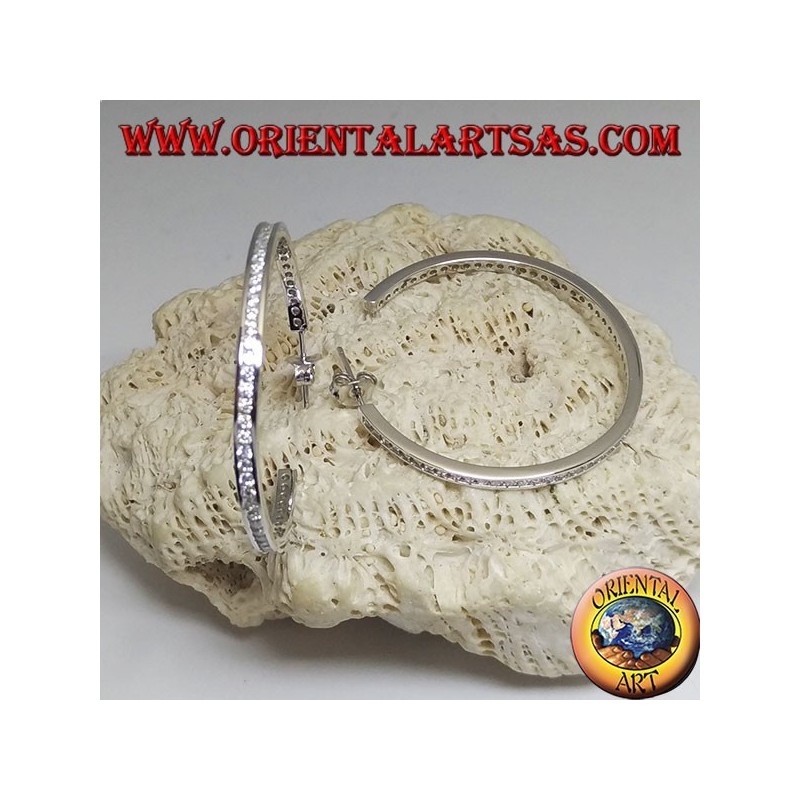 Boucles d'oreilles simples en forme de cercle en argent avec une rangée de zircons blancs centraux de 40 mm