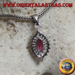 Colgante de plata con rubí sintético engastado rodeado de baguette y circonita redonda