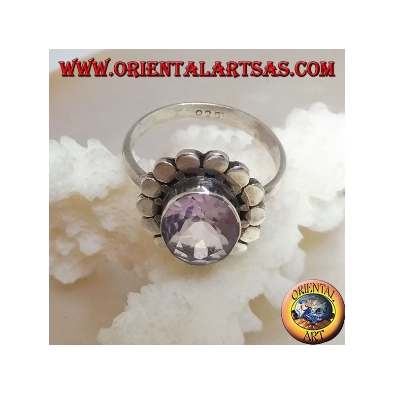 Anillo de plata con amatista facetada ovalada natural rodeada de discos