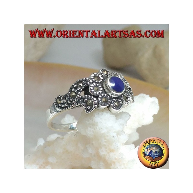 Anello in argento con lapislazzulo naturale tondo e decorazioni floreali tempestate di marcasite