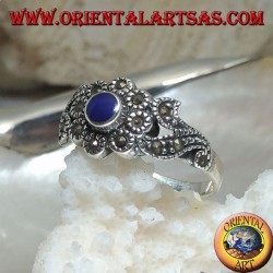 Anillo de plata con lapislázuli redondo natural y decoraciones florales tachonadas con marcasita