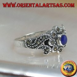 Silberring mit natürlichem rundem Lapislazuli und Blumendekorationen mit Markasit besetzt