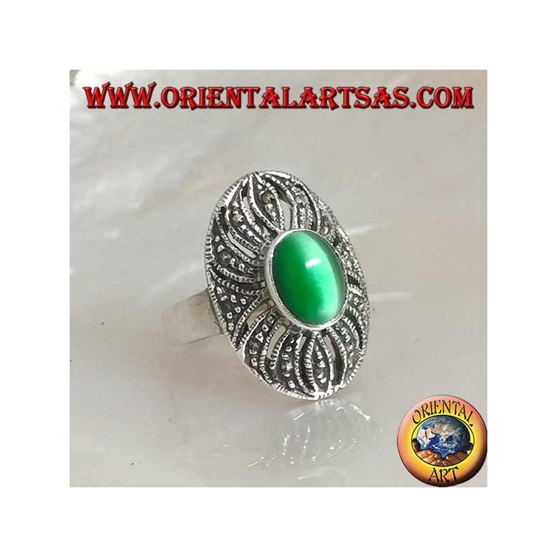 Silberring mit ovalem grünem Katzenauge auf einer durchbrochenen Dekoration mit Markasit besetzt