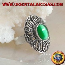 Silberring mit ovalem grünem Katzenauge auf einer durchbrochenen Dekoration mit Markasit besetzt