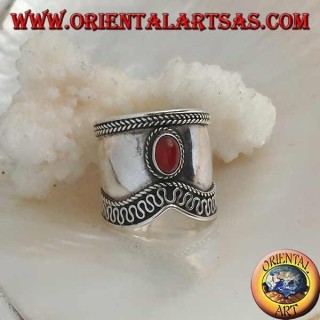 Bague en argent à large bande avec cornaline ovale et contour serpentin en forme de V, Bali