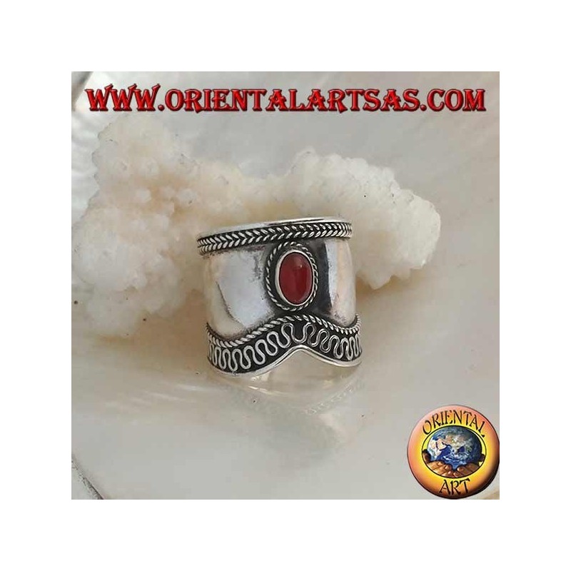Bague en argent à large bande avec cornaline ovale et contour serpentin en forme de V, Bali