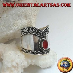 Bague en argent à large bande avec cornaline ovale et contour serpentin en forme de V, Bali
