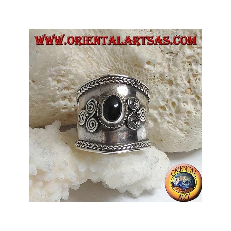 Wide band silver ring with oval onyx and spiral triskéll on the sides, Bali