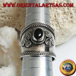 Bague large bande en argent avec onyx ovale et triskéll en spirale sur les côtés, Bali