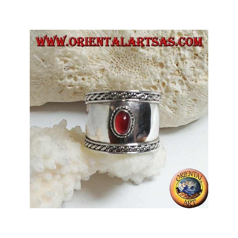 Anillo de plata de banda ancha con cornalina ovalada y tejidos de contorno, Bali