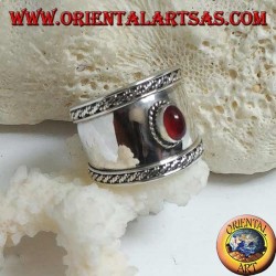 Anillo de plata de banda ancha con cornalina ovalada y tejidos de contorno, Bali