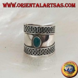 Anillo de plata de banda ancha con ágata verde ovalada y contorno serpentino, Bali