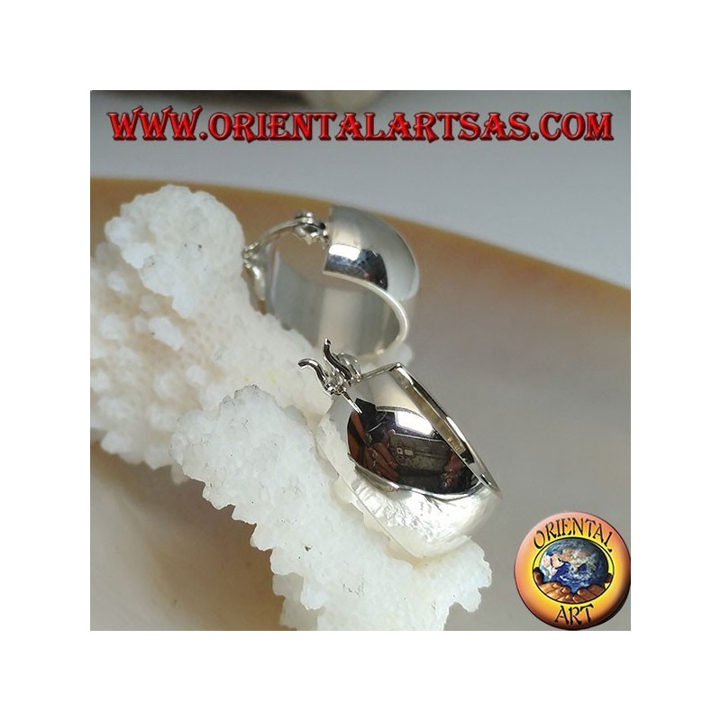 Boucle d'oreille simple ovale en argent avec fermeture à levier 18 x 16 x 8 mm